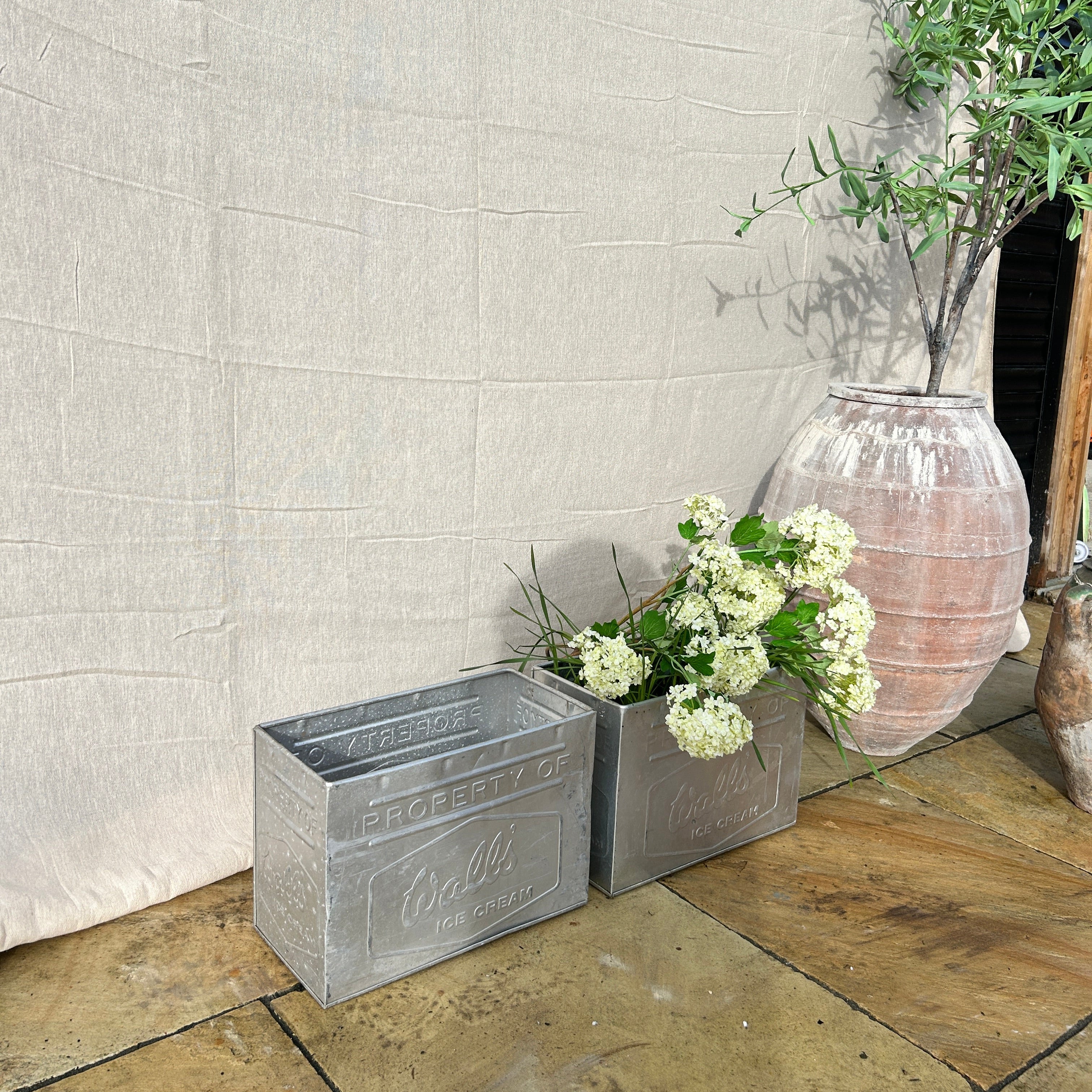 Vintage walls ice cream metal planter