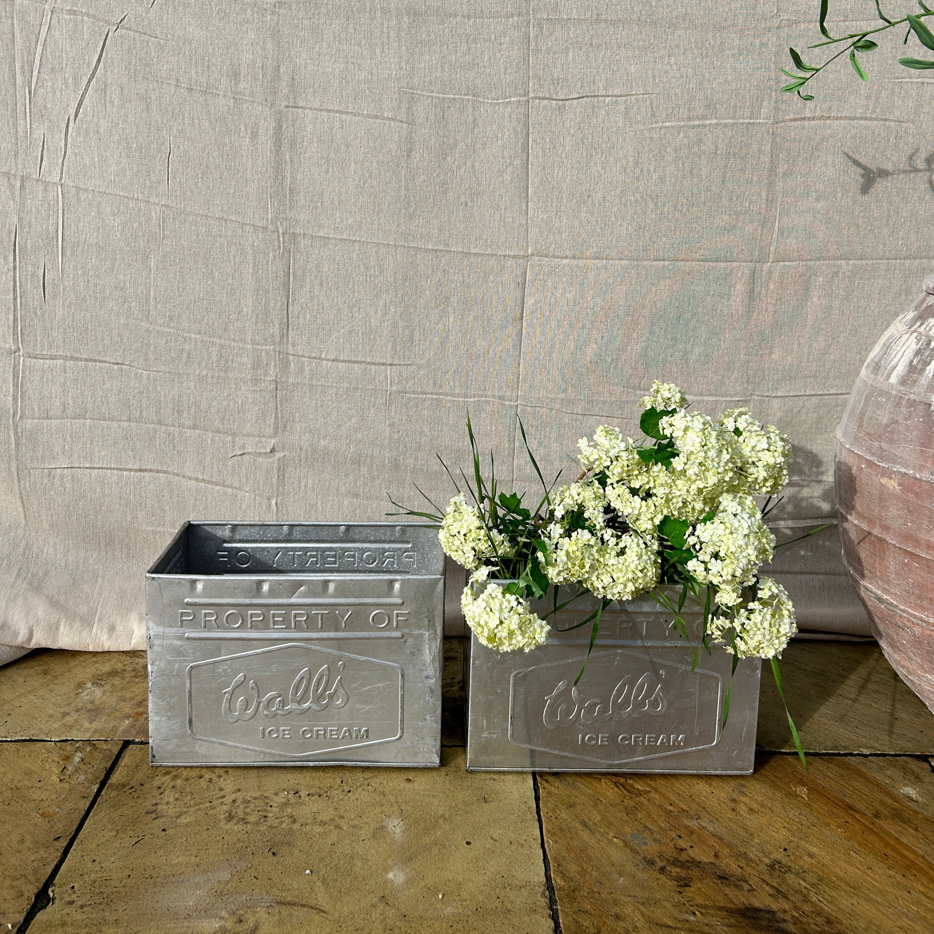 Vintage walls ice cream metal planter